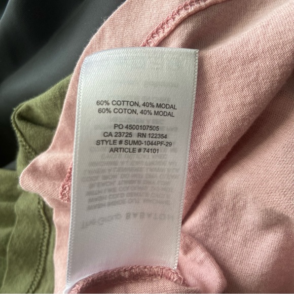 Aritzia the Group Babaton Short sleeve V-neck T-shirt size M - Picture 5 of 7